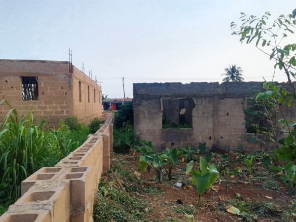 Half plot of land with uncompleted 3 bedroom flat 18 Half plot of land with uncompleted 3 bedroom flat
