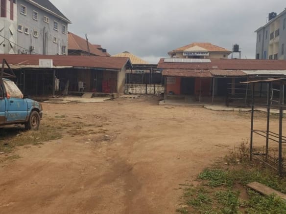 Plot of land at Okinni Olobu Road - Facing express road beside Osogbo Kitchen, Agunbelewo - Osogbo.