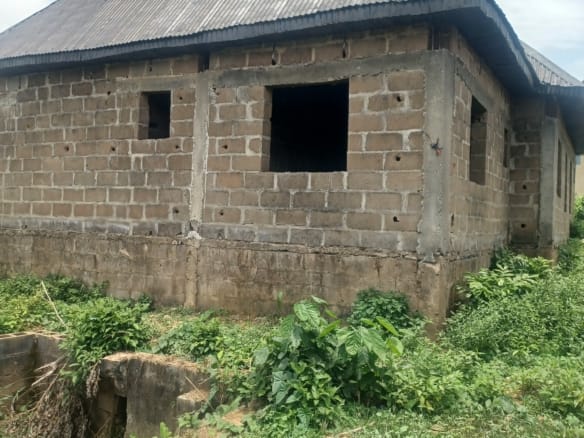 Plot of land with uncompleted 3 bedroom house in Odo Ona Kekere, Ibadan